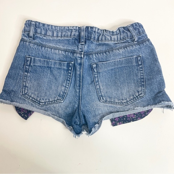 Forever 21 Girls Size 11/12 Denim Shorts 2" Inseam Distressed Floral Pockets - Picture 4 of 8